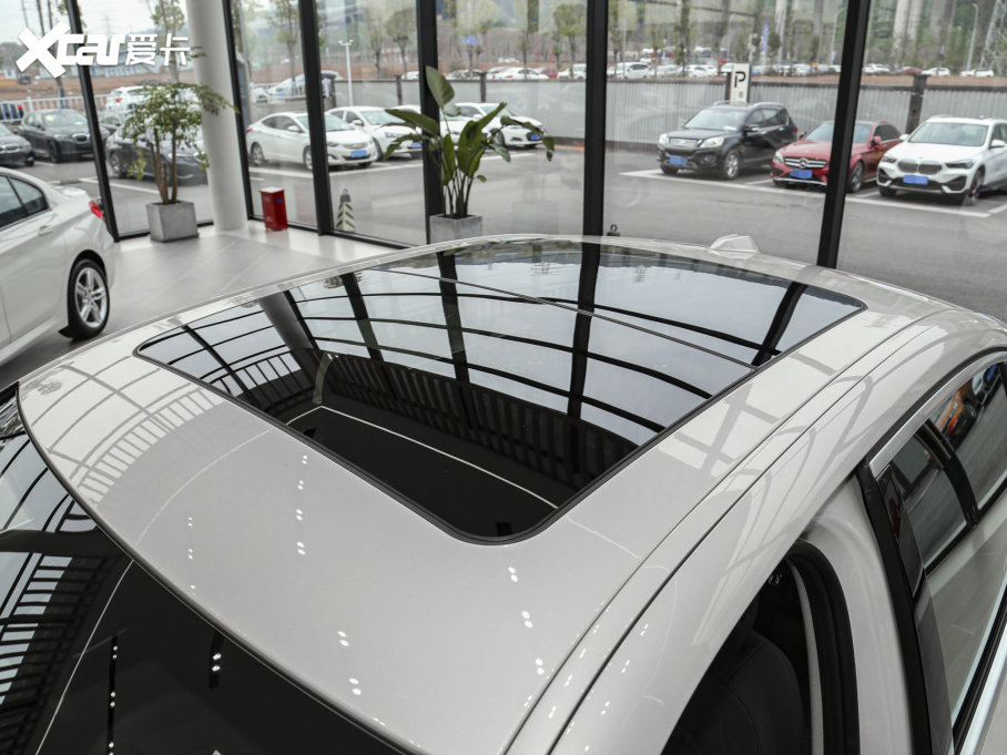 2023��R3ϵ 320Li M�\�����b