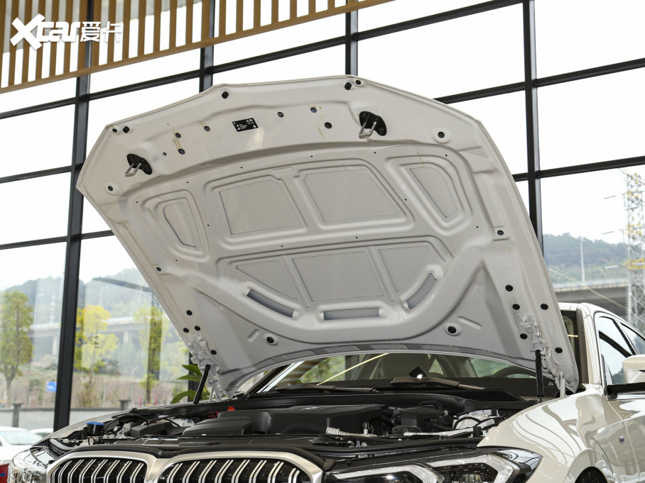 2023��R3ϵ 320Li M�\�����b