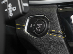 2023sDrive 25i ڰ п؅^(q)