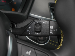 2023sDrive 25i ڰ п؅^