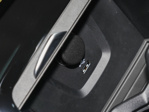 2023sDrive 25i ڰ п؅^