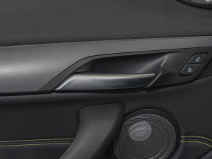 2023sDrive 25i ڰ п؅^