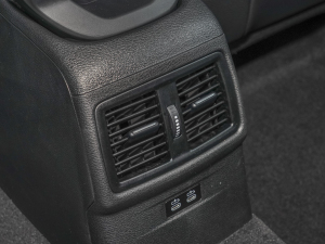 2023sDrive 25i ڰ п؅^