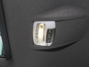 2023sDrive 25i ڰ п؅^