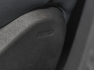 2023sDrive 25i ڰ п؅^