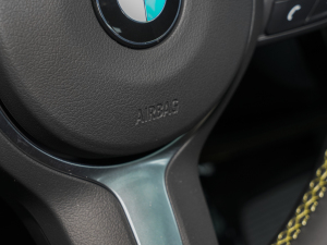 2023sDrive 25i ڰ п؅^