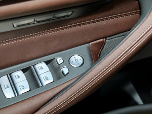 2023530Li xDrive Ab п؅^