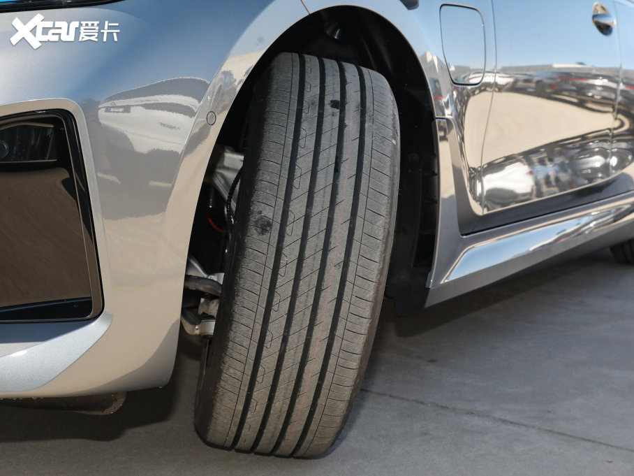 2023Ri3 eDrive 40 L ҹ\b