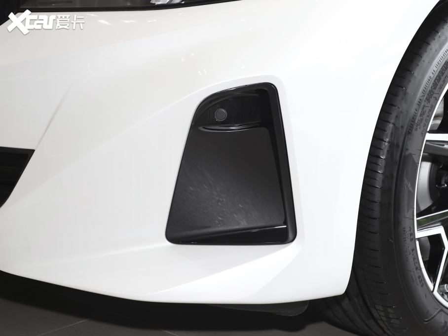 2023Ri3 eDrive 40 L ҹb