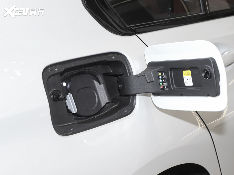 2023Ri3 eDrive 40 L ҹb