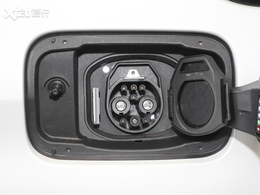 2023Ri3 eDrive 40 L ҹb