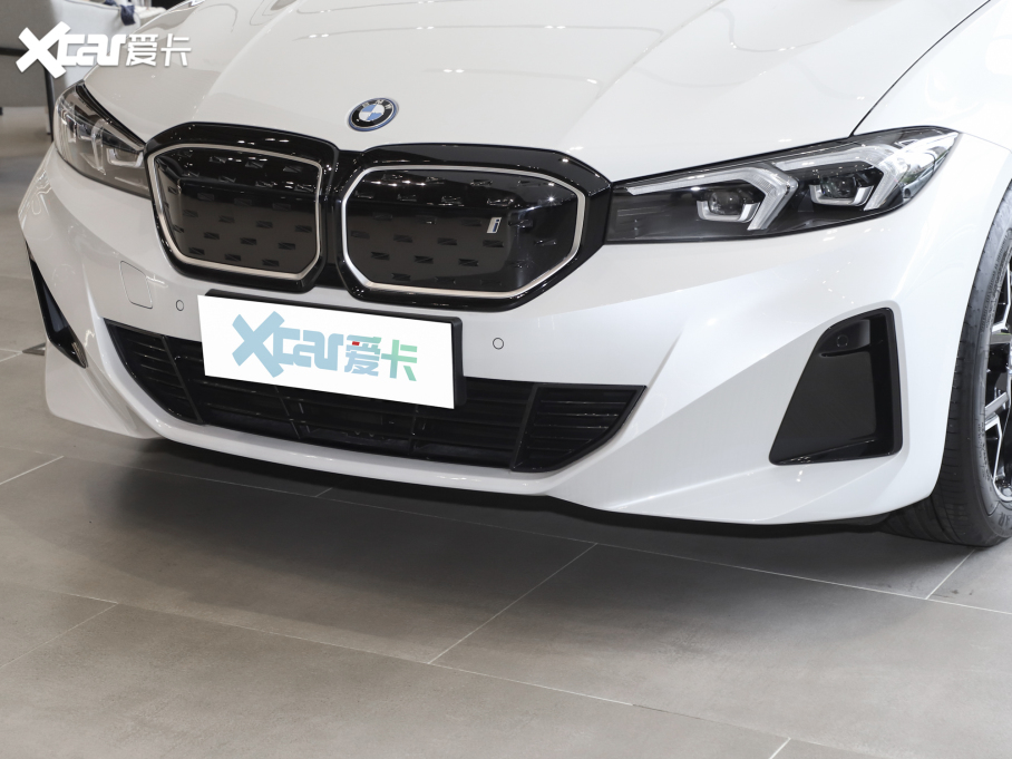 2023Ri3 eDrive 40 L ҹb