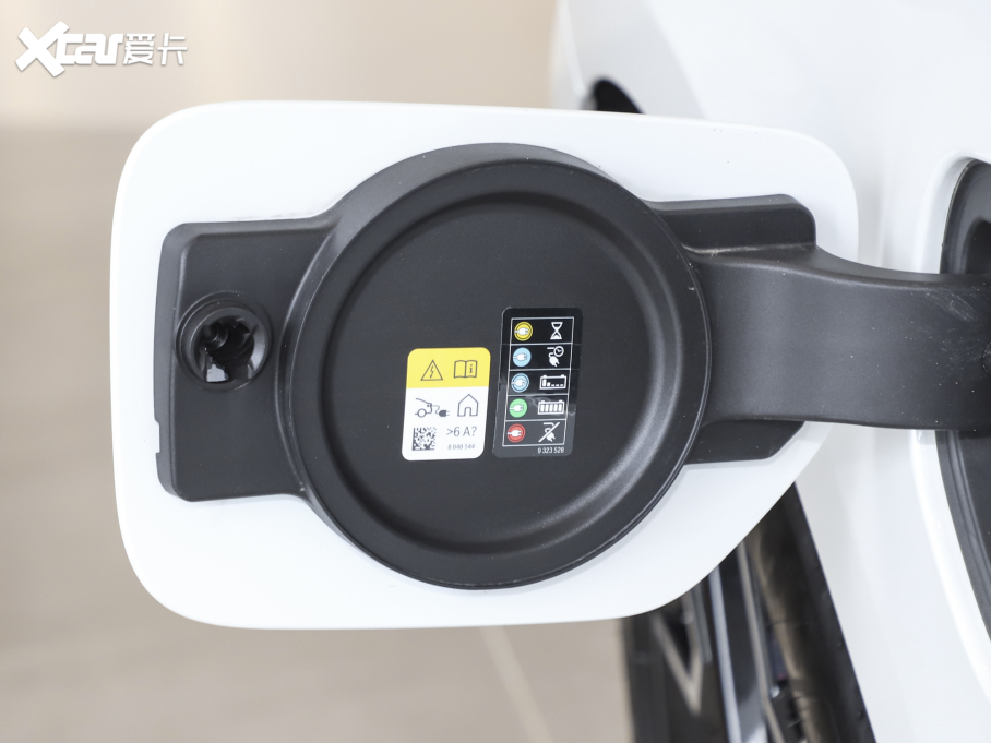 2023Ri3 eDrive 40 L ҹb