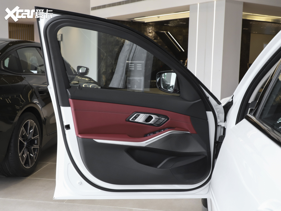 2023Ri3 eDrive 40 L ҹb