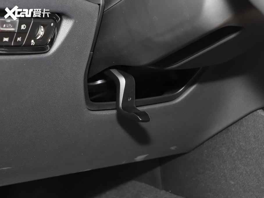 2023Ri3 eDrive 40 L ҹb