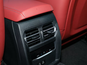 2023eDrive 40 L ҹ\b п؅^