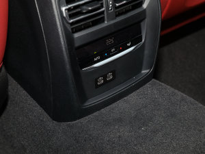 2023eDrive 40 L ҹ\b п؅^