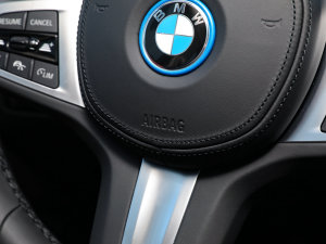 2023eDrive 40 L ҹ\b п؅^