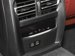 2023eDrive 40 L ҹb п؅^(q)