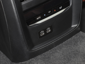 2023eDrive 40 L ҹb п؅^(q)