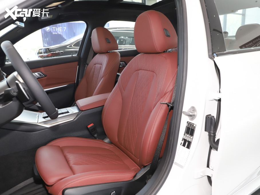 2025��R3ϵ 330Li M�\����ҹ���b