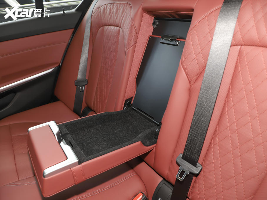 2025��R3ϵ 330Li M�\(y��n)��(d��ng)��ҹ���b