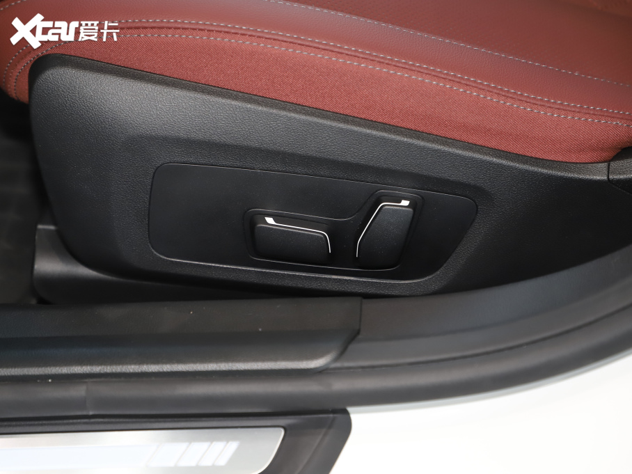 2025��R3ϵ 330Li M�\����ҹ���b