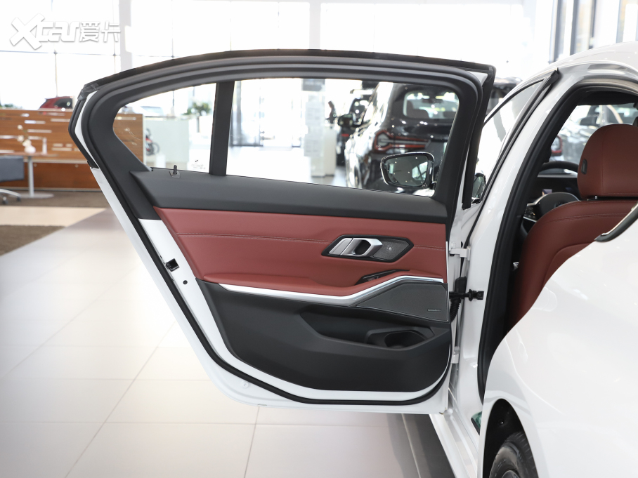 2025R3ϵ 330Li M\ҹb