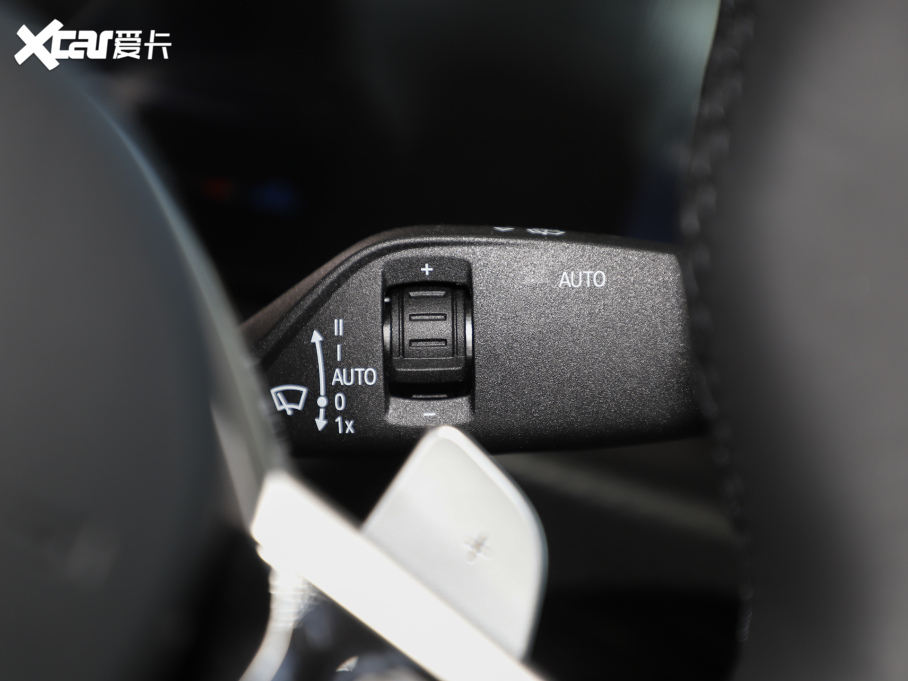 2025R3ϵ 330Li M\ҹb