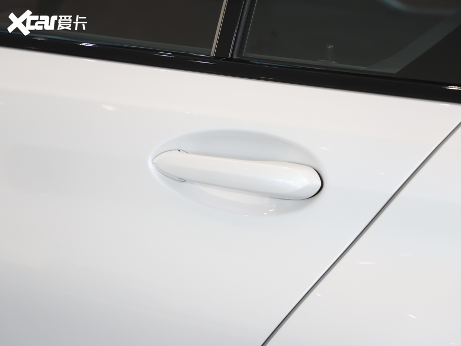 2025R3ϵ 330Li M\ҹb