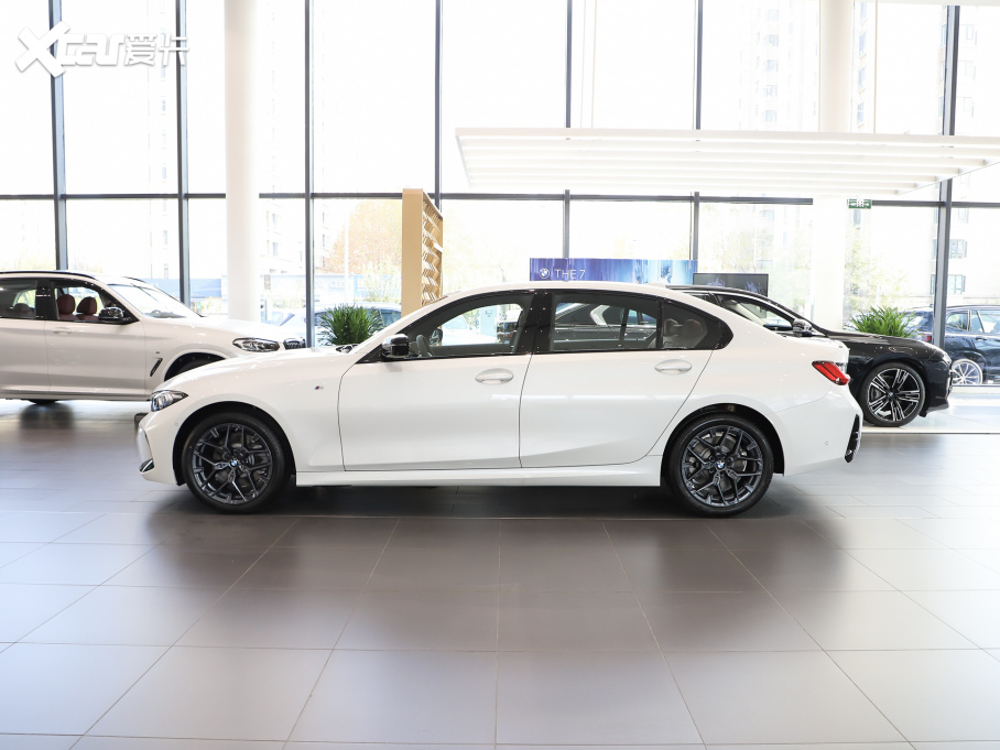 2025R3ϵ 330Li M\(yn)(dng)ҹb