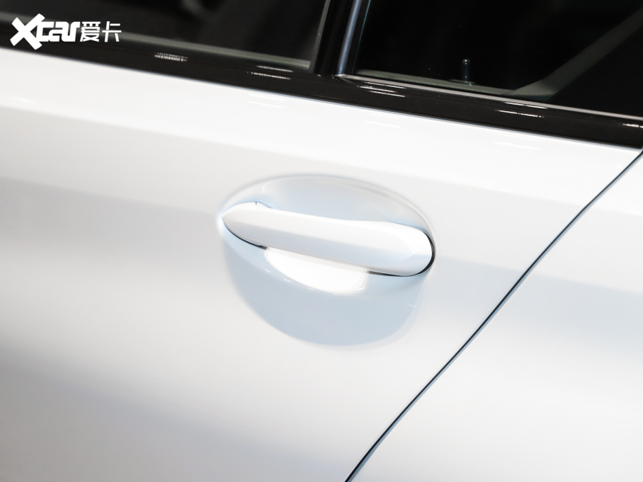 2025Ri3 eDrive 40 L ҹ\b