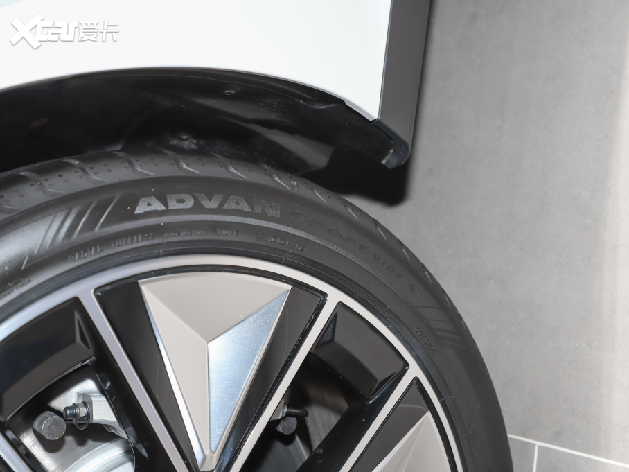 2025Ri3 eDrive 40 L ҹ\b