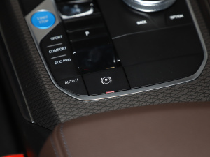 2025eDrive 40 L ҹ\b п؅^