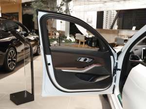 2025eDrive 40 L ҹ\b п؅^