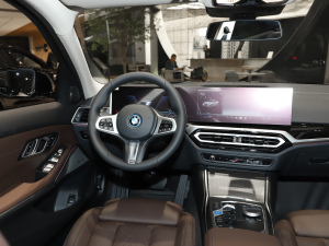 2025eDrive 40 L ҹ\b п؅^