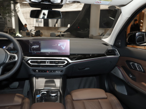 2025eDrive 40 L ҹ\b п؅^