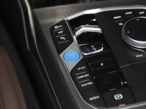 2025eDrive 40 L ҹ\b п؅^