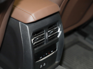 2025eDrive 40 L ҹ\b п؅^