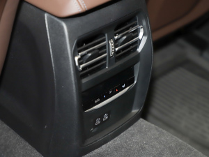 2025eDrive 40 L ҹ\b п؅^