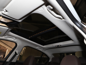 2025eDrive 40 L ҹ\b п؅^