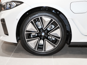 2025eDrive 40 L ҹ\b ^