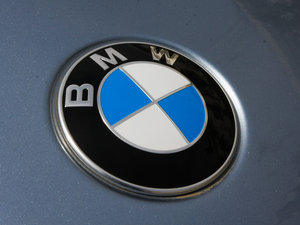 2011320i A ^
