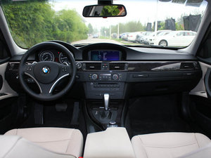2011款325i 豪华版 内饰全景