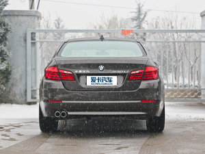 2012款530Li 领先版 正后	