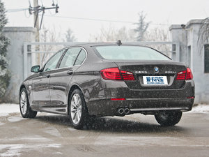 2012款530Li 领先版 左后45度