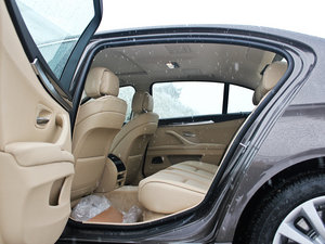 2012款530Li 领先版 后排空间