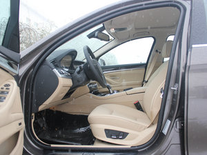 2012款530Li 领先版 前排空间