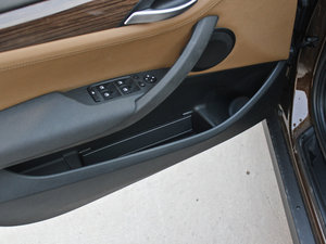 2012款xDrive 20i 豪华版 前门储物空间