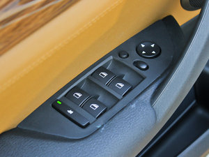 2012款xDrive 28i 豪华版 主驾车窗控制区	